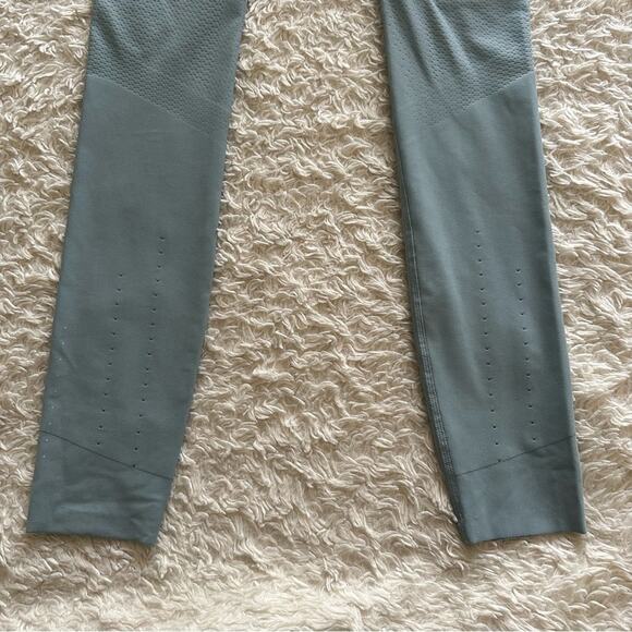 Lululemon Zoned In Tight 27” *Envelope Pocket Blue Cast size 4 - Picture 9 of 14